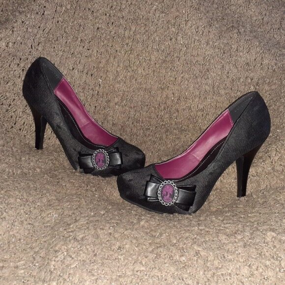 T.U.K. Harlot Heel-Purple Skull Cameo-Black Dot Mesh-Size 8-Near Mint - Picture 1 of 8